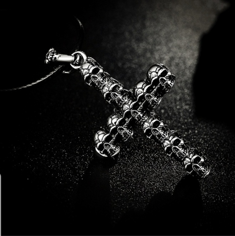 Skull cross necklace